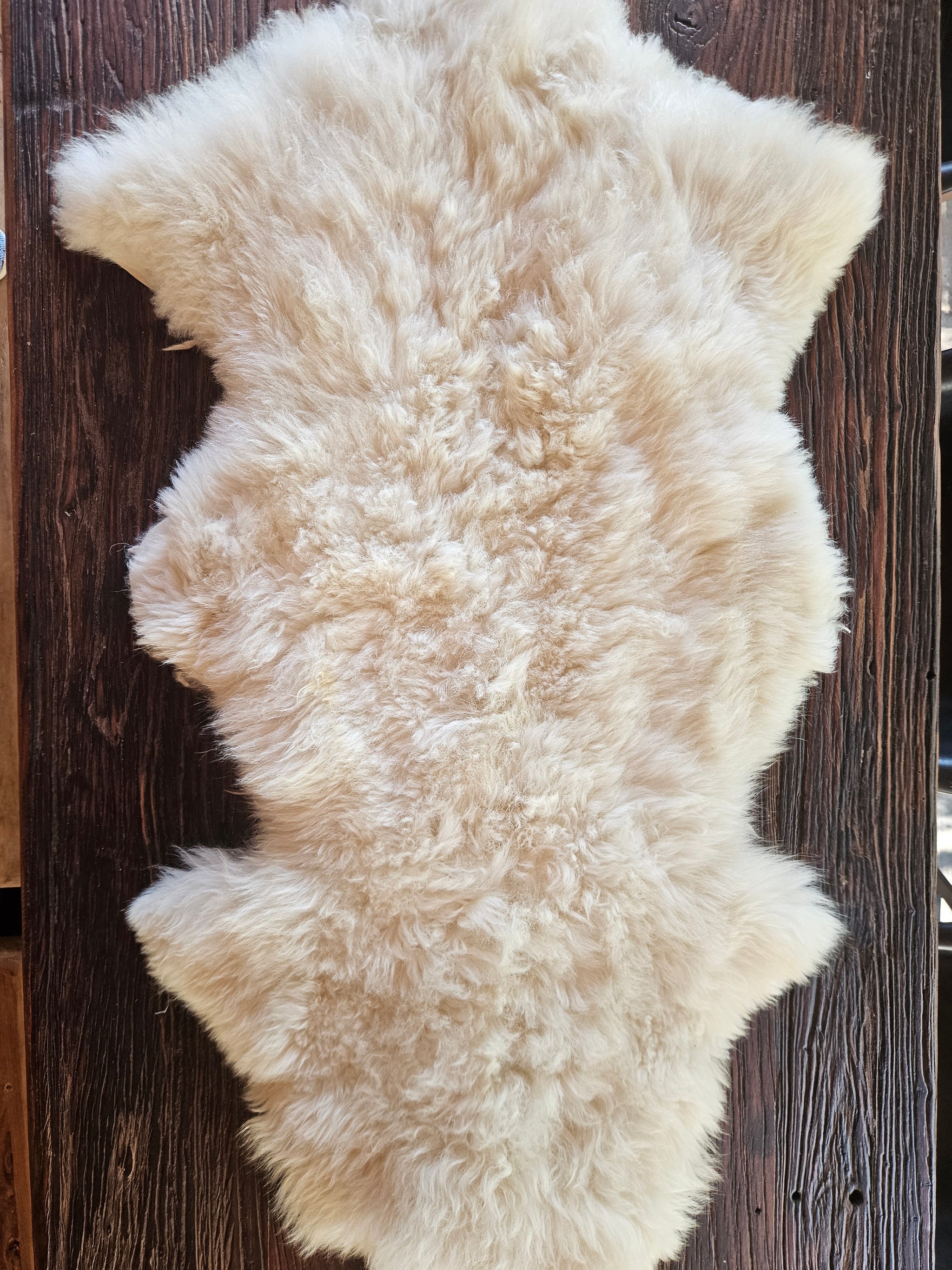 Prirodna ovjča koža (cca. 60x 110-120 cm)
